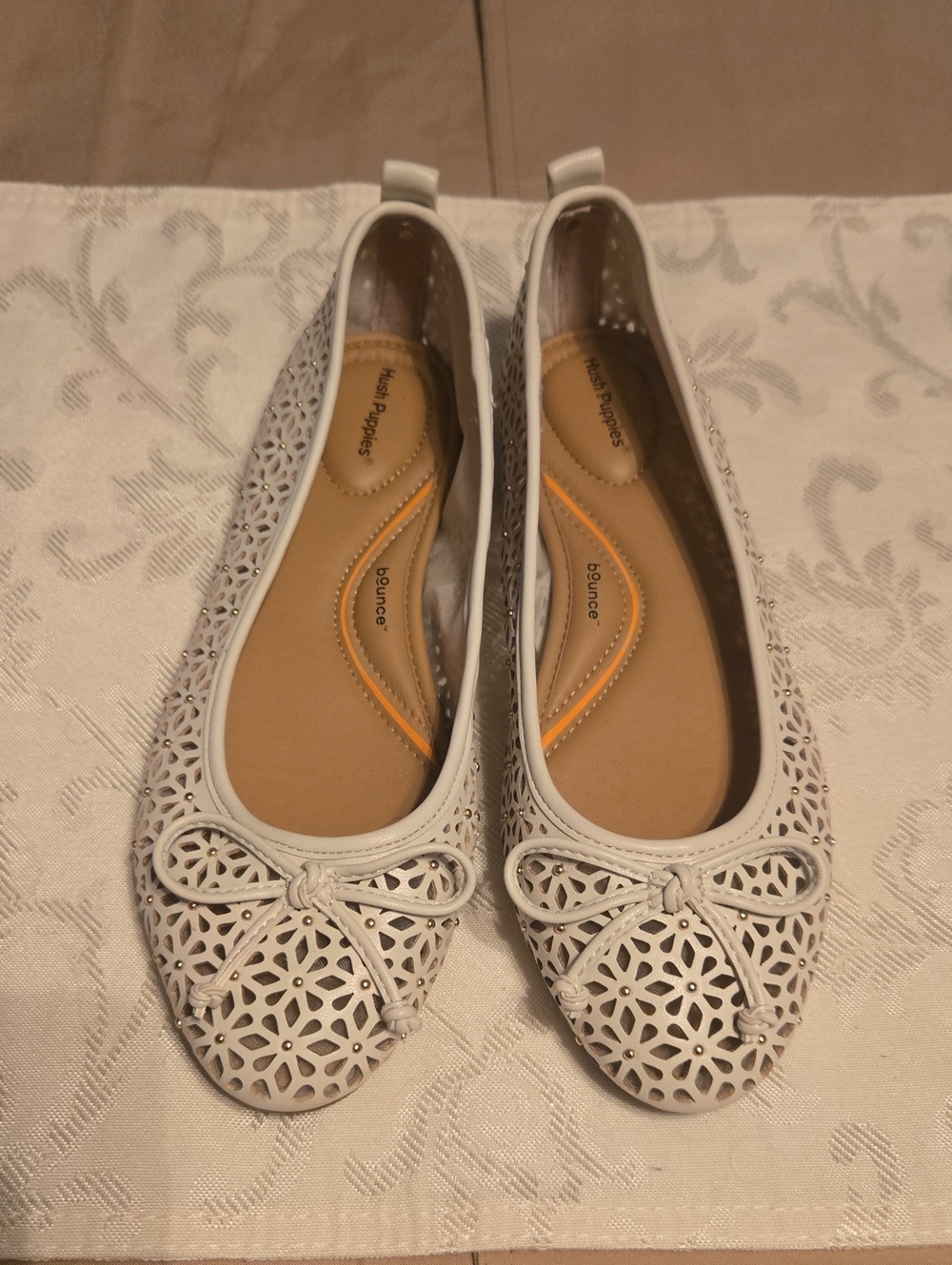 Hush Puppies Daisey Ballet Flats size 6.5M Cream/Off White